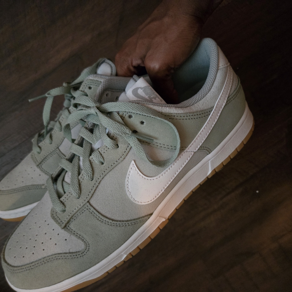 Nike Green Sneakers Classic Low-Top Design